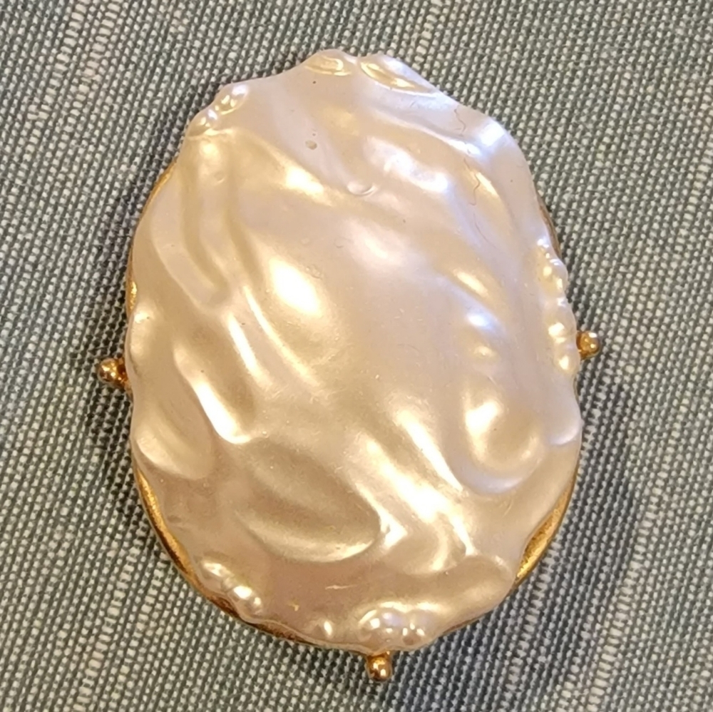 Whiting & Davis Faux Baroque Pearl Gold Tone Brooch Vintage